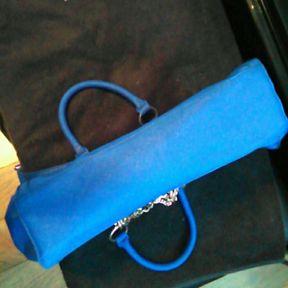 Just Fab Blue tote w goldtone chain hardware - Picture 4 of 4